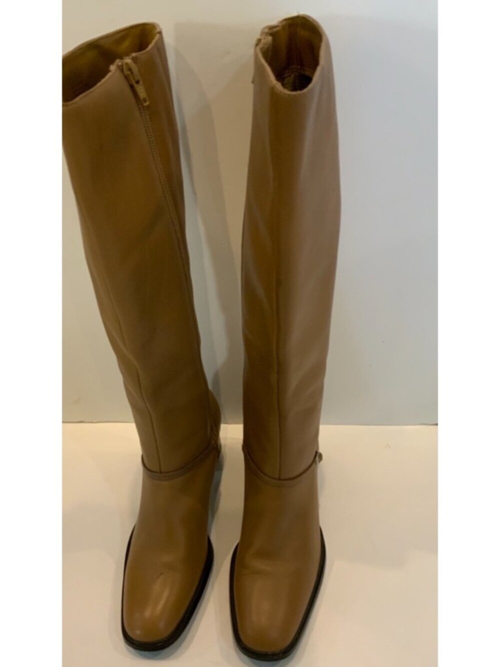 Vintage Karen Scott Tan colored size 7.5 M Leather dress boots Heeled